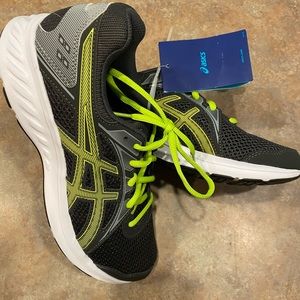 NWT ASICS running shoes size 7